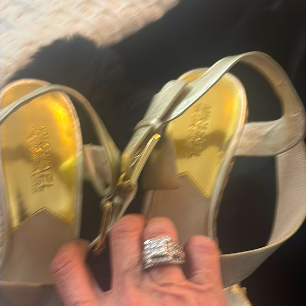 Michael Kors Josephine Wedges
Chic Gold and Cream Sandals
Size 7